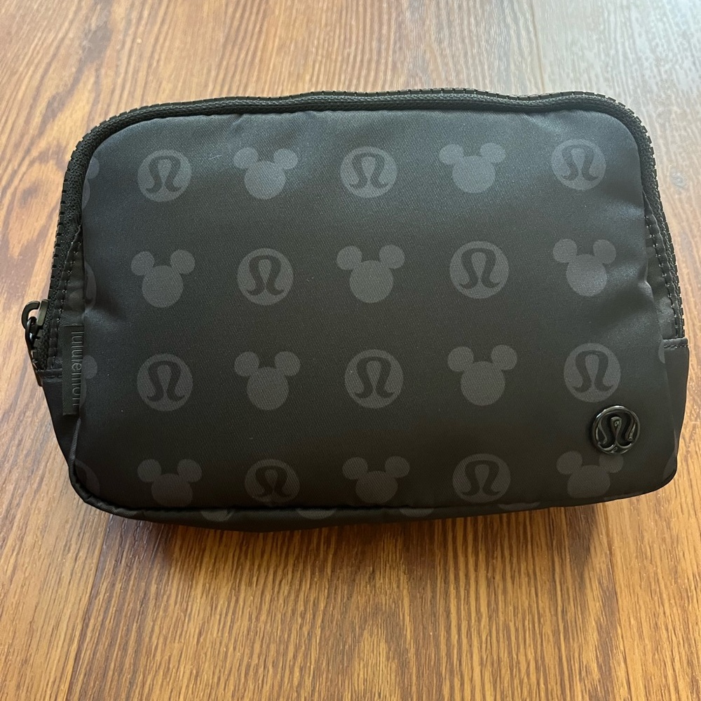 Brand New Mickey Mouse Lululemon x Disney Everywhere Belt Bag
